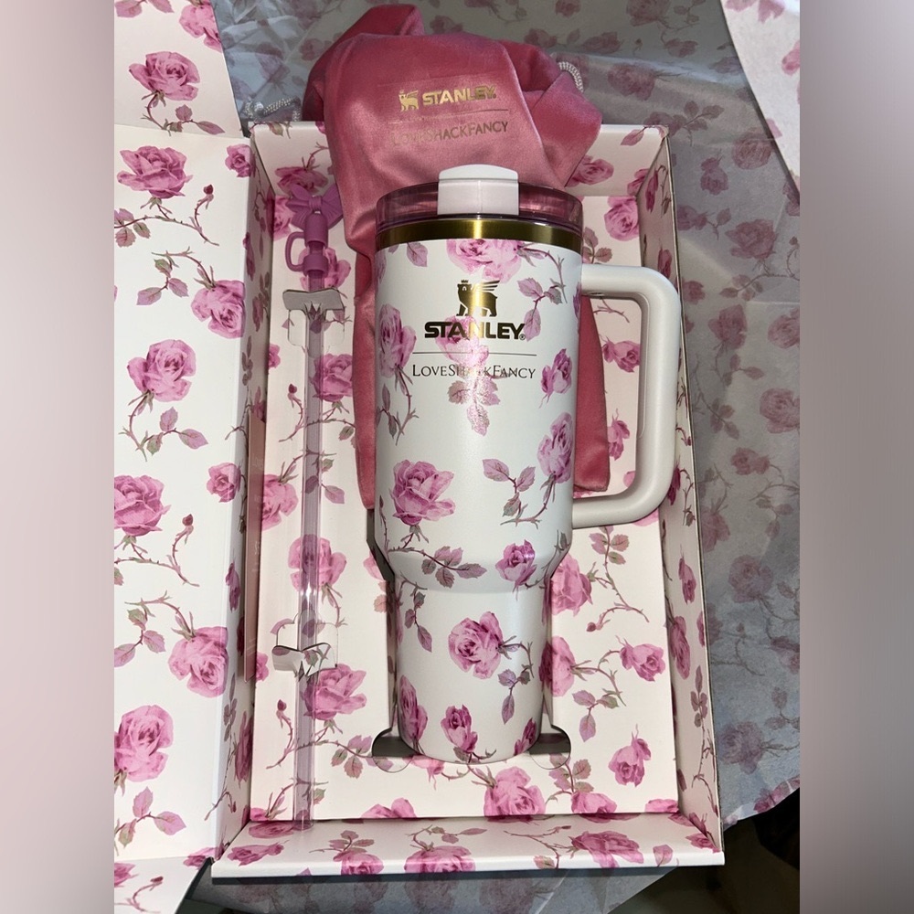 LoveShackFancy x Stanley 40 oz quencher Ribbon Rosa 🎀 new
